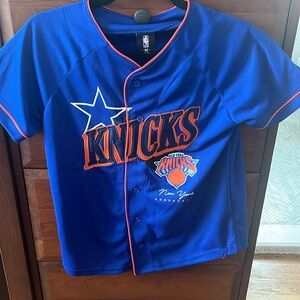 Basketball Knicks button down Jersey kids size 14-16  very good Condition NBA